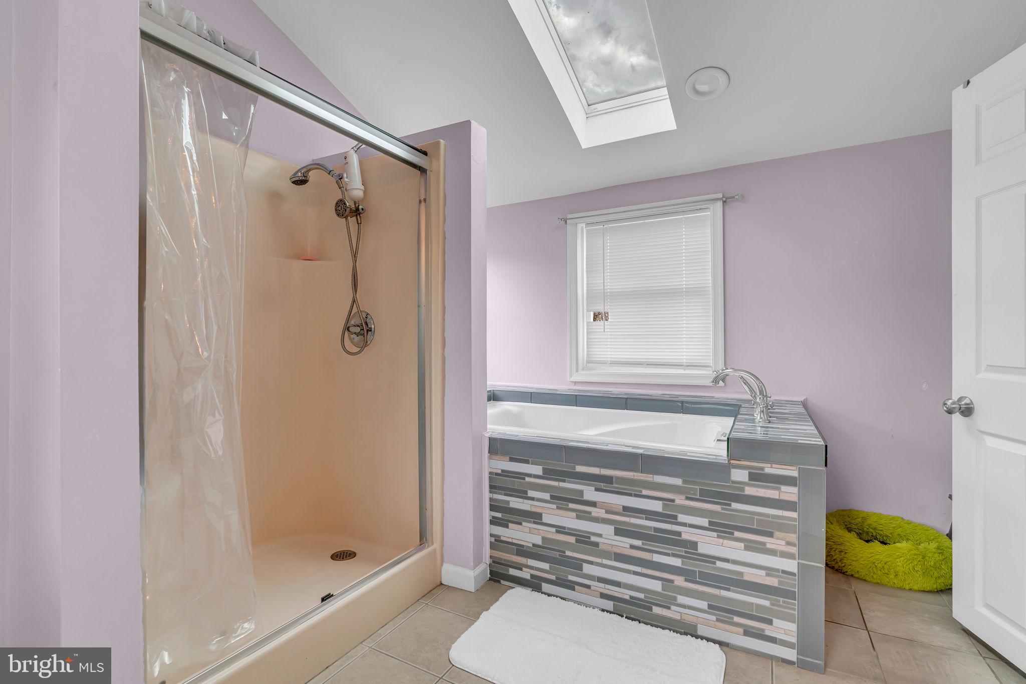 BUCKHALL TOWN - Residential