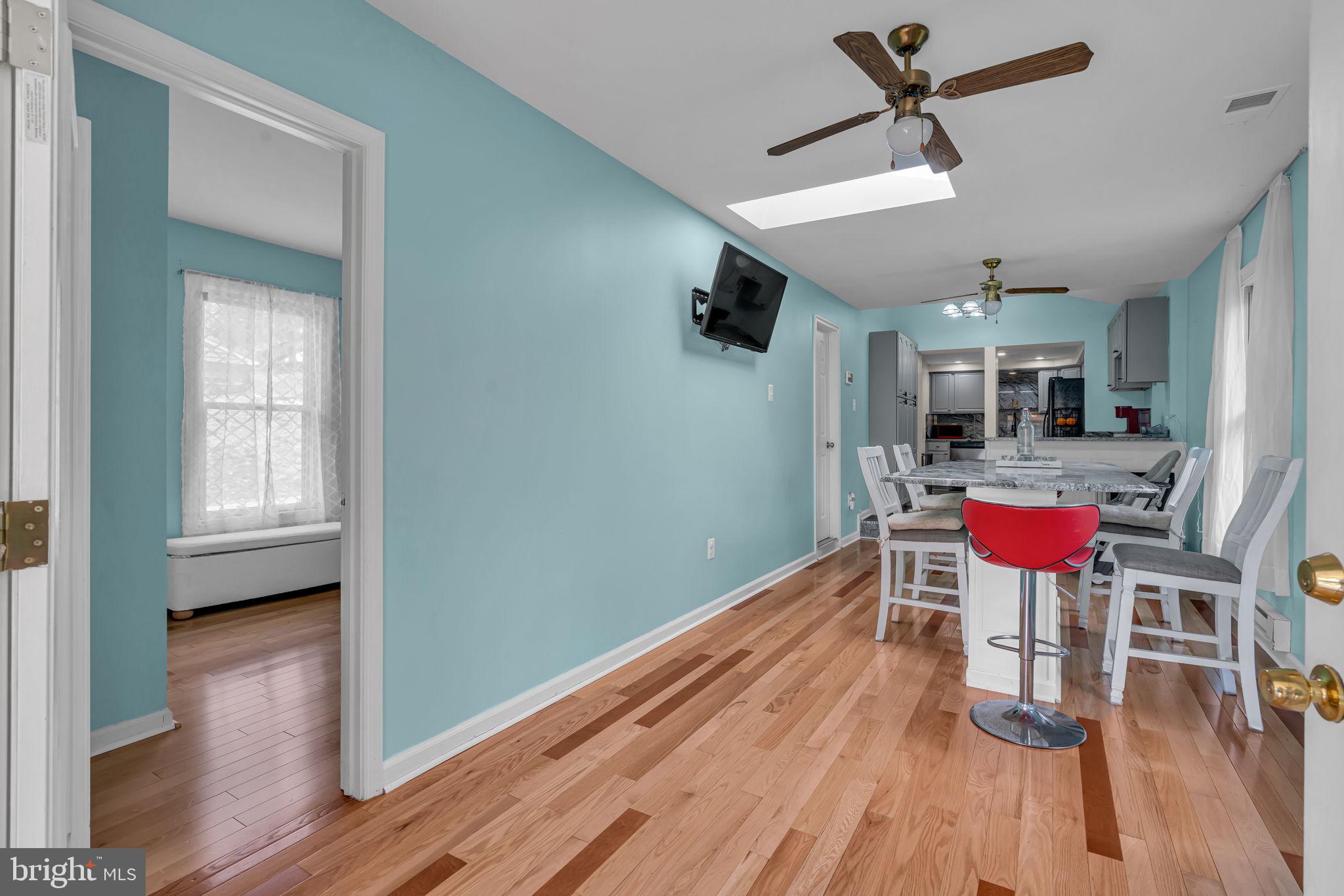 BUCKHALL TOWN - Residential