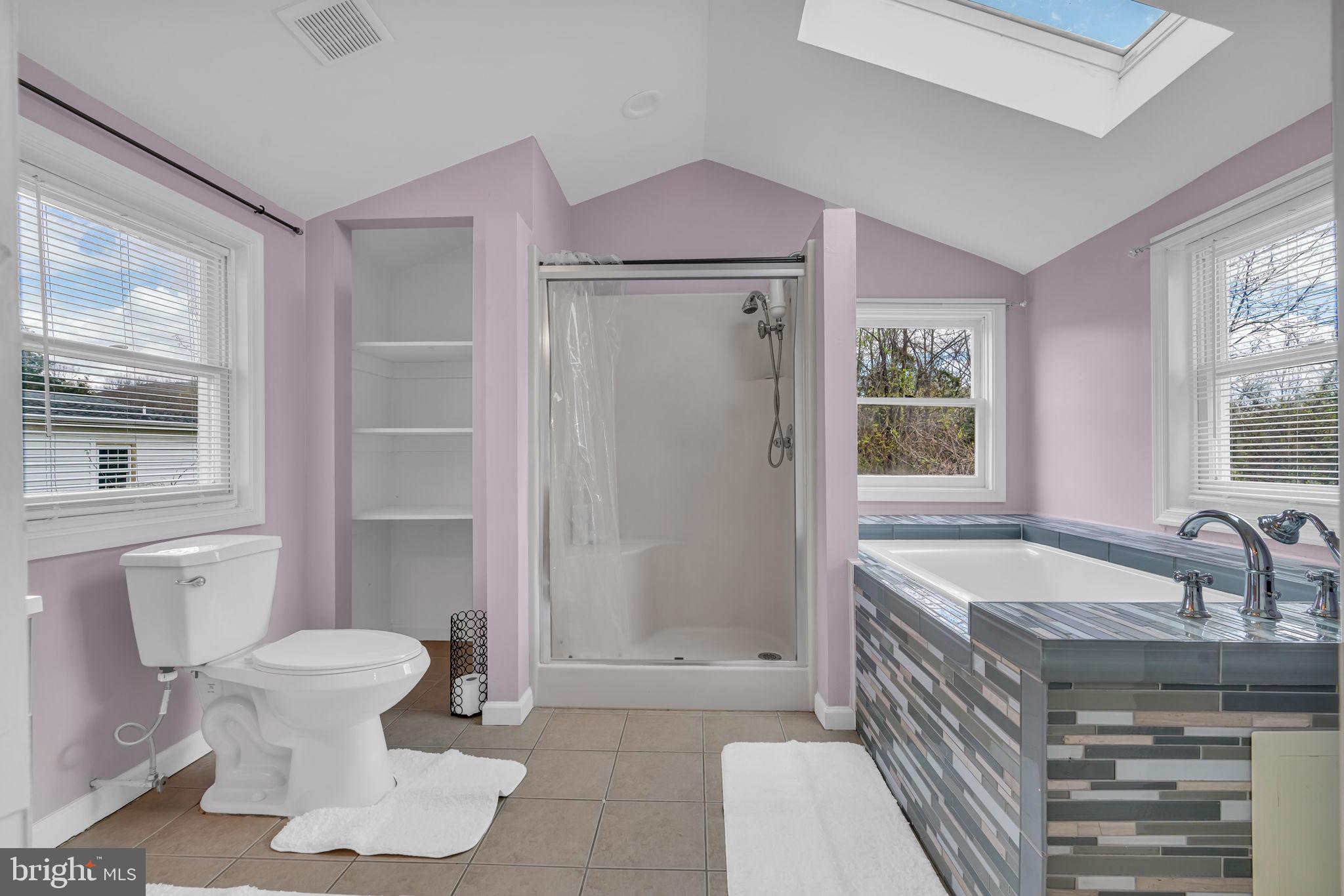 BUCKHALL TOWN - Residential