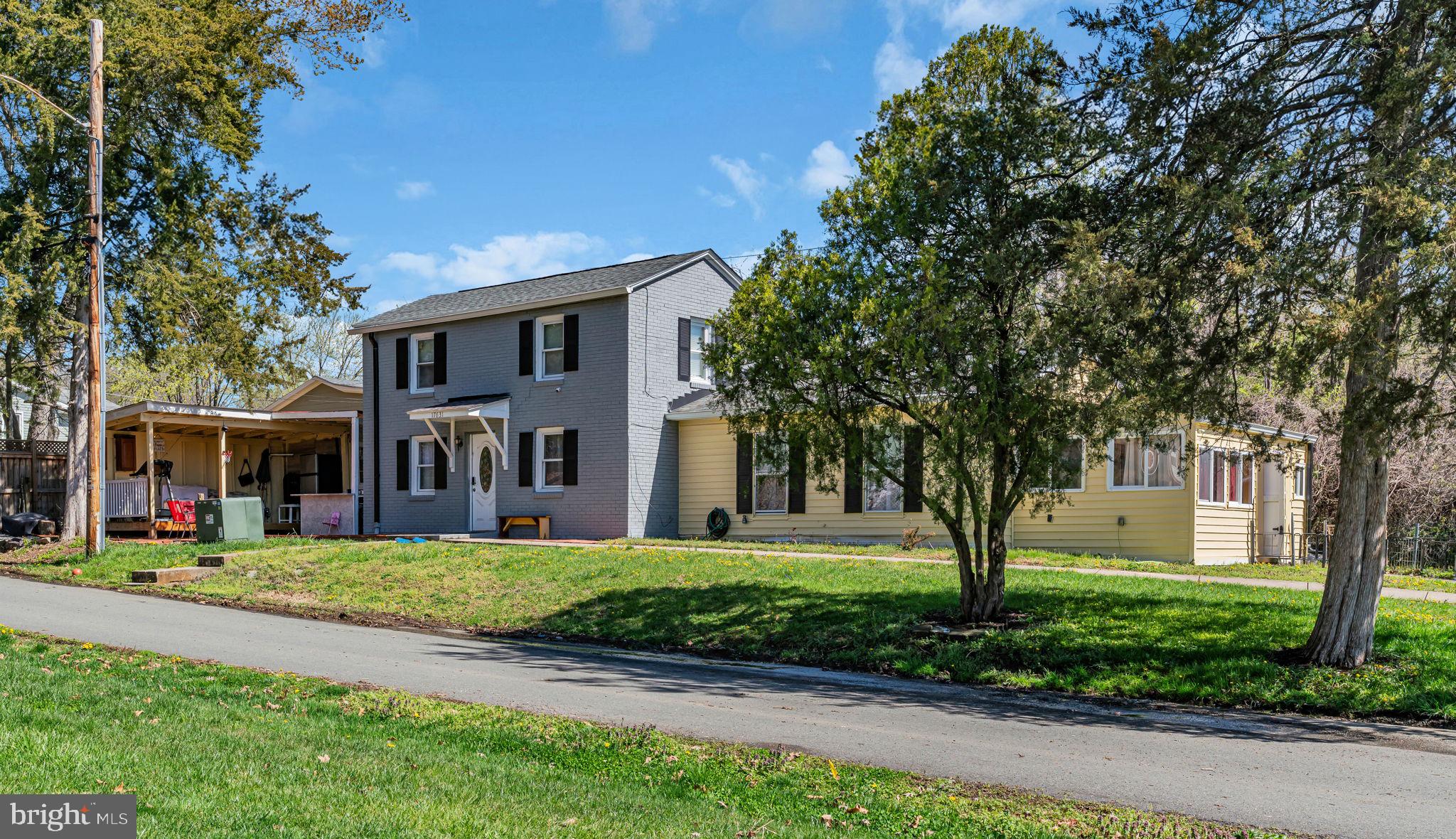 BUCKHALL TOWN - Residential