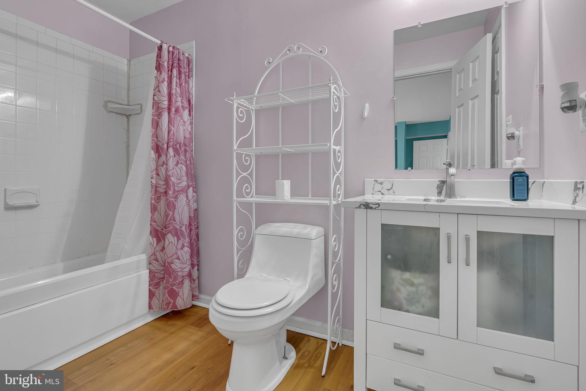 BUCKHALL TOWN - Residential