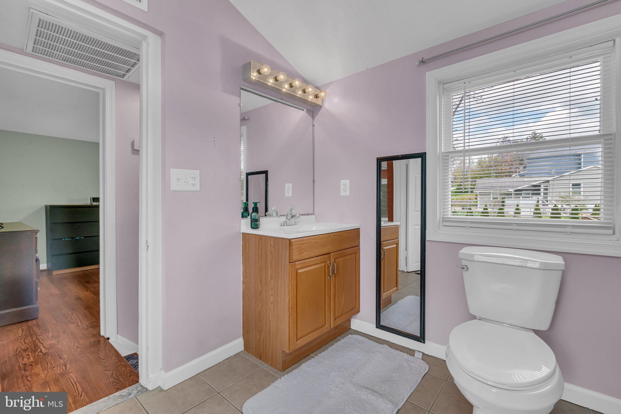 BUCKHALL TOWN - Residential