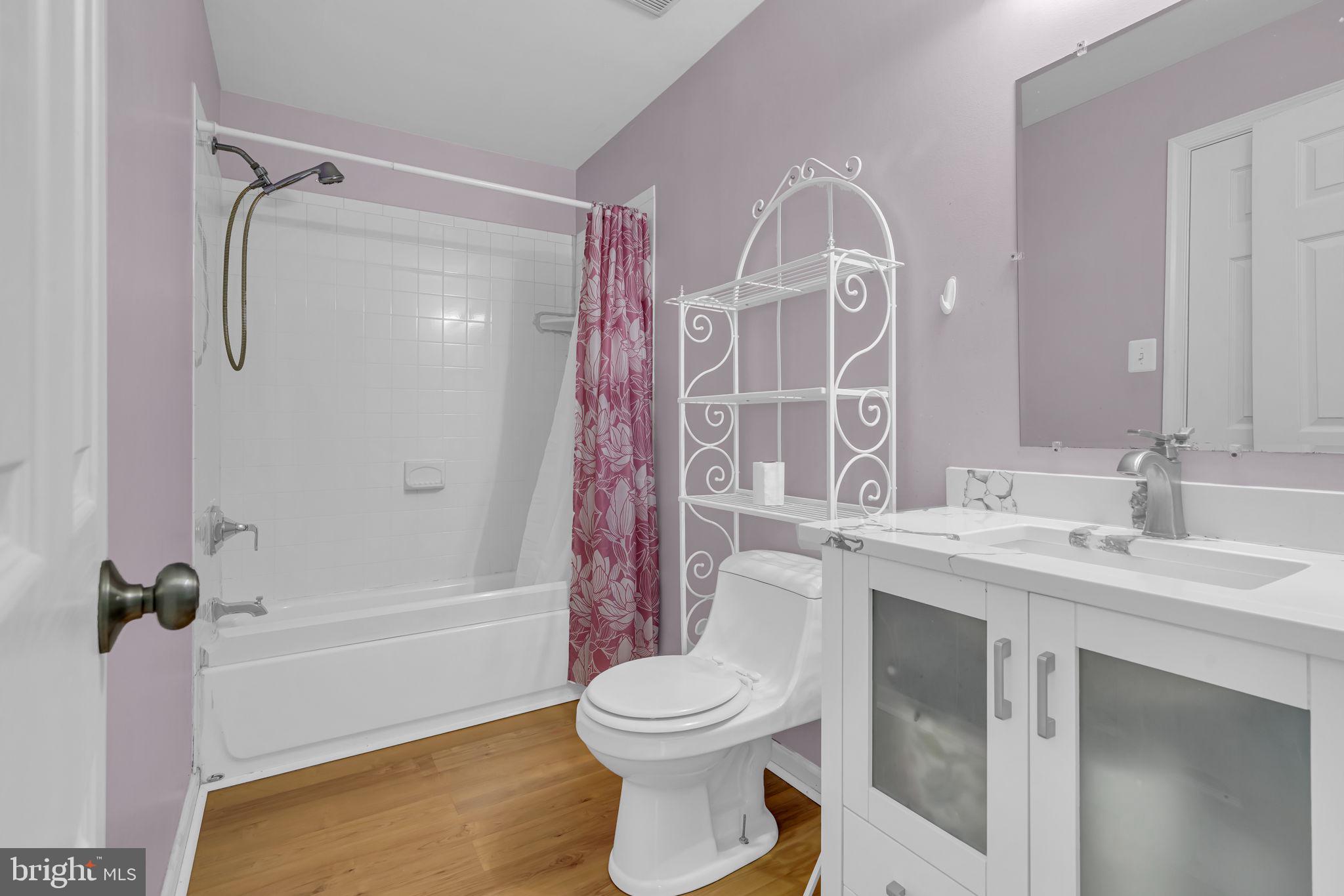 BUCKHALL TOWN - Residential