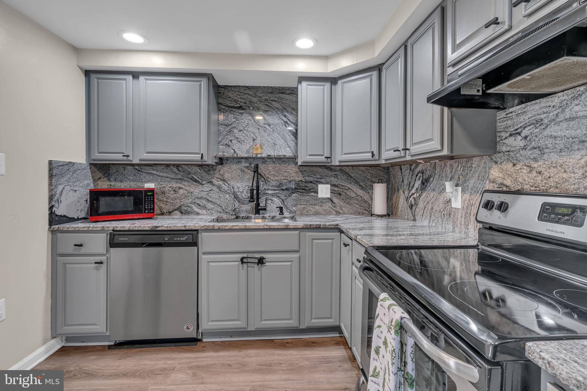 BUCKHALL TOWN - Residential