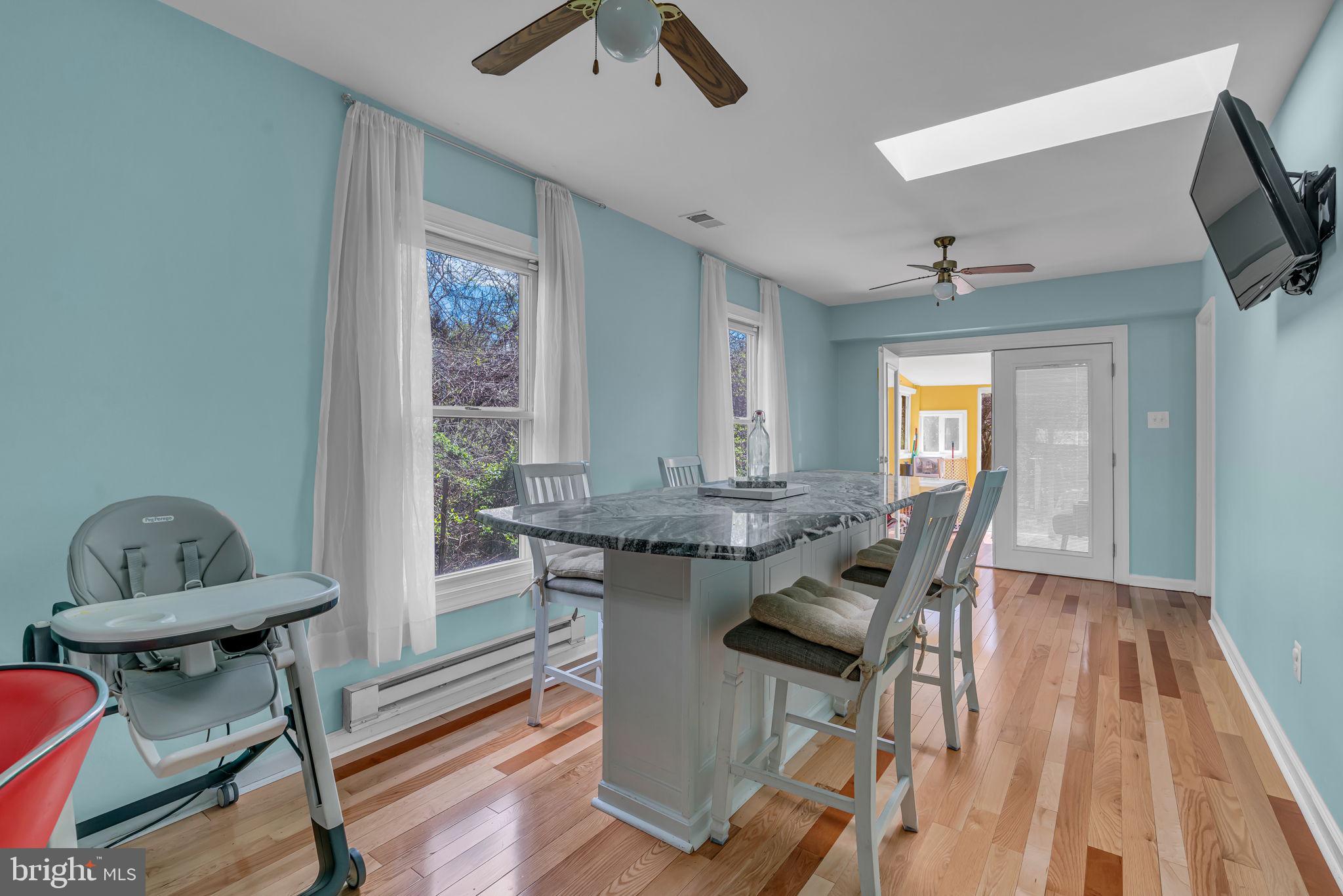 BUCKHALL TOWN - Residential