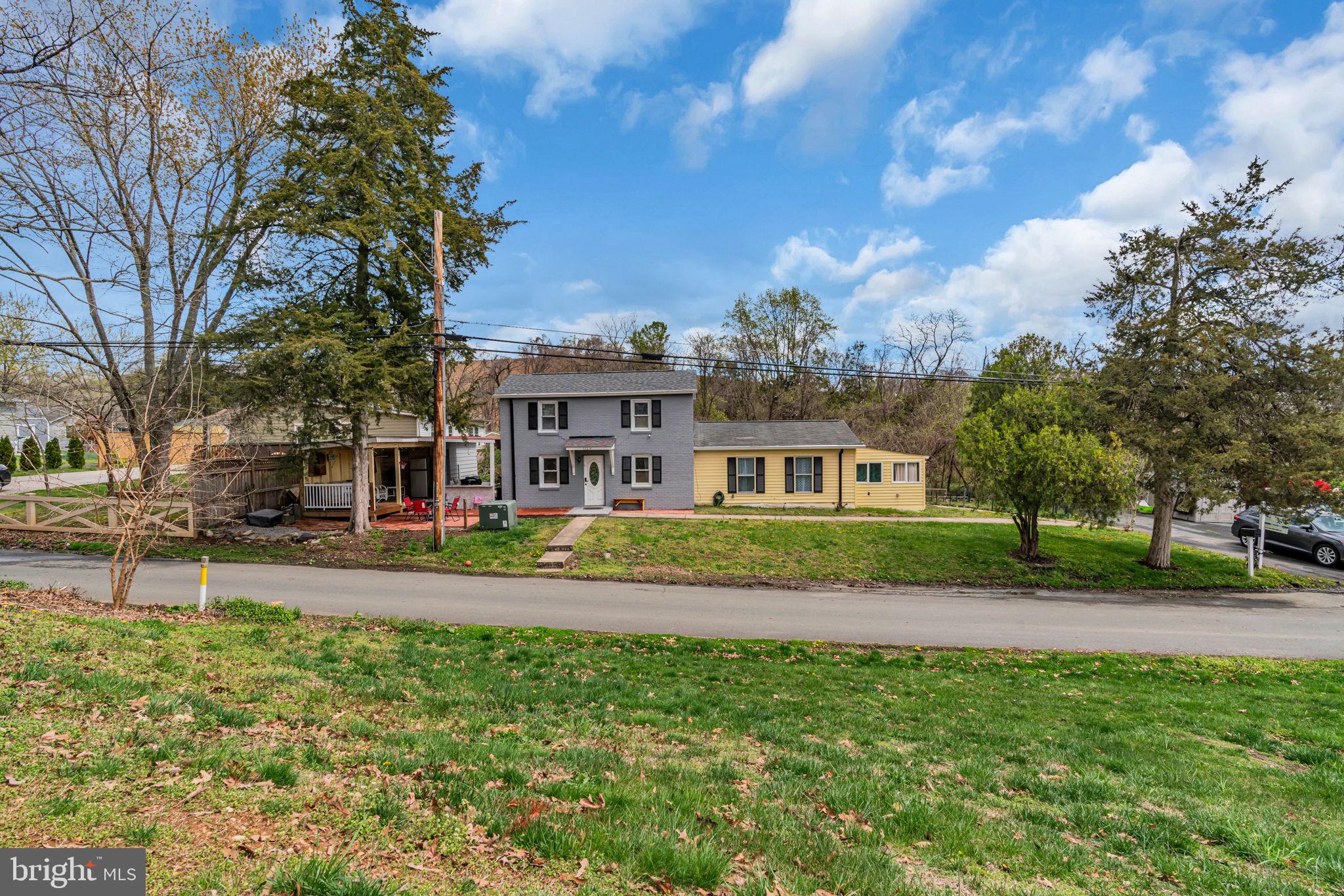 BUCKHALL TOWN - Residential