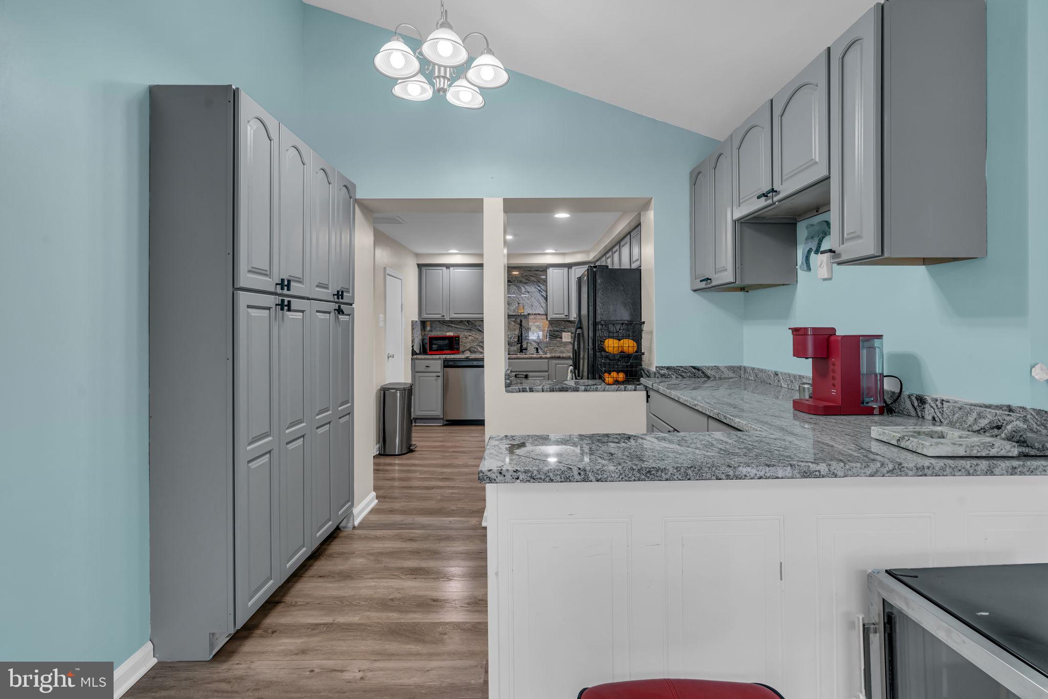 BUCKHALL TOWN - Residential