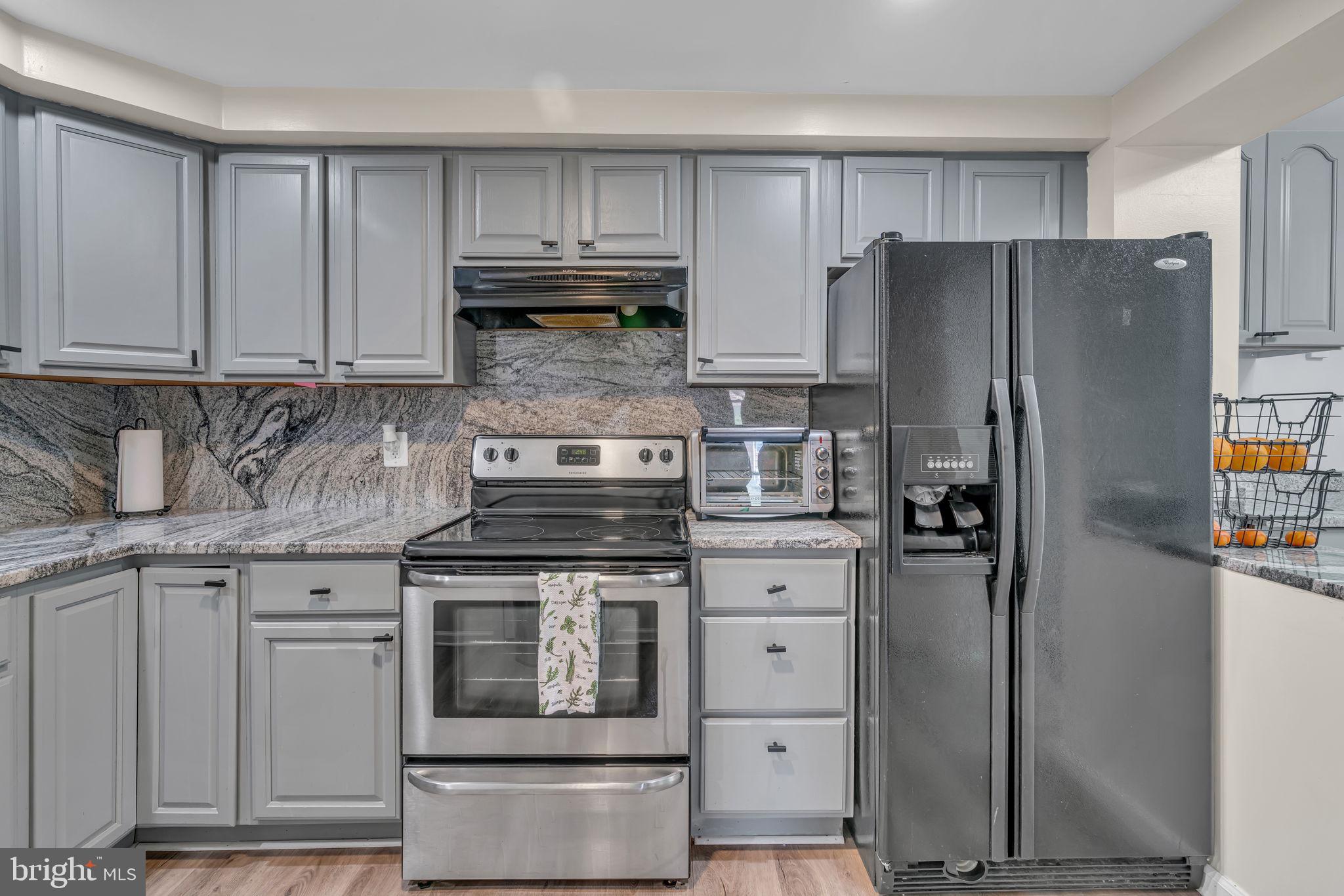 BUCKHALL TOWN - Residential