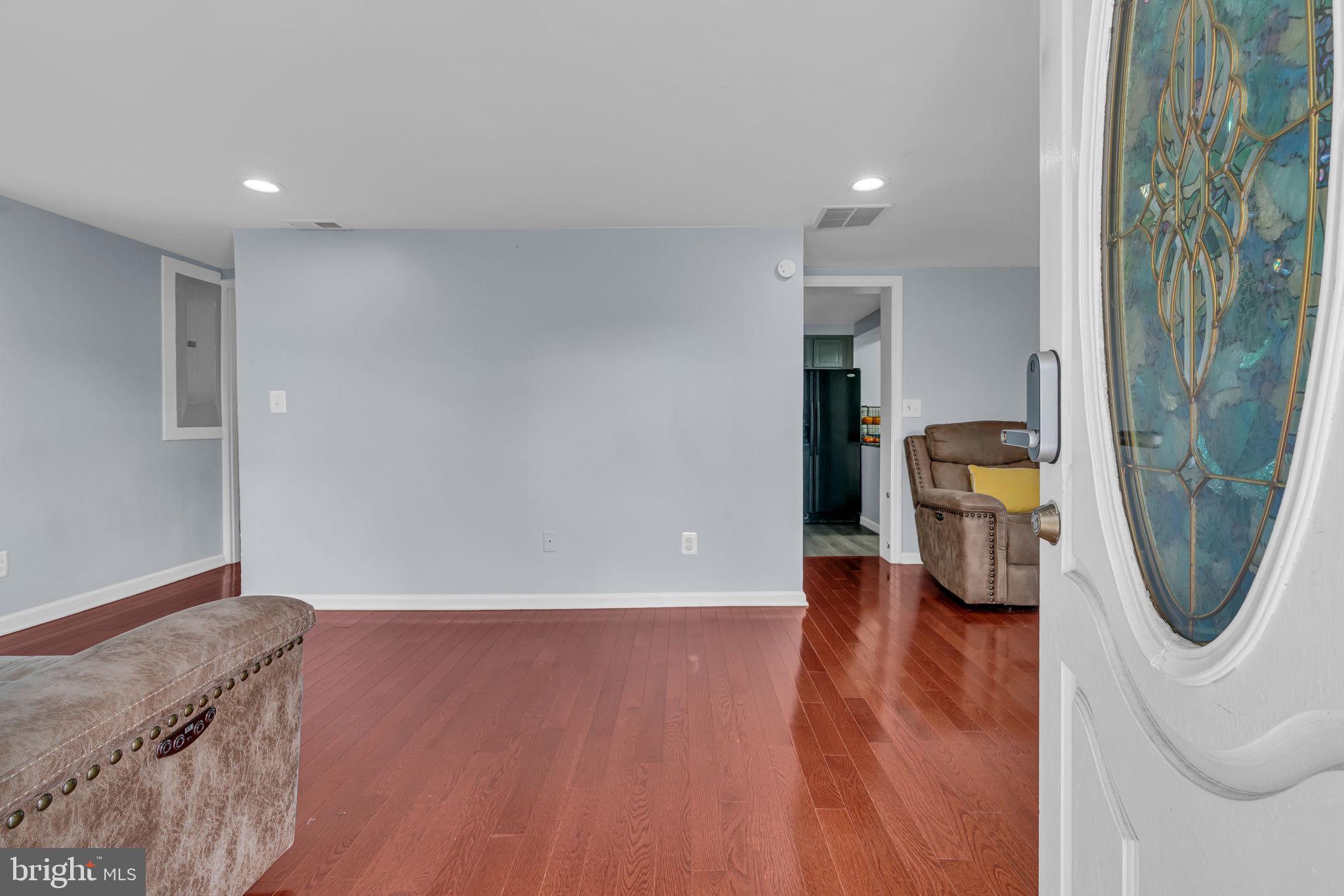 BUCKHALL TOWN - Residential