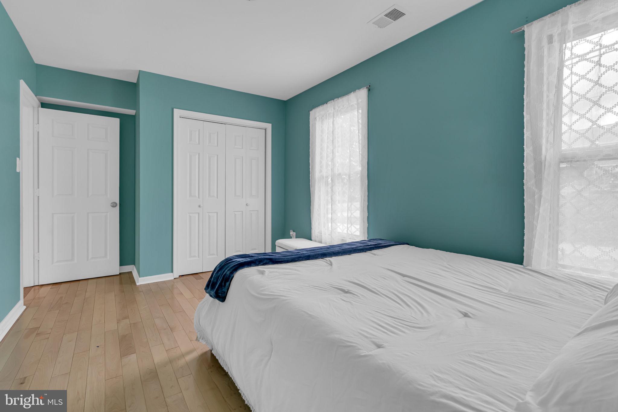 BUCKHALL TOWN - Residential