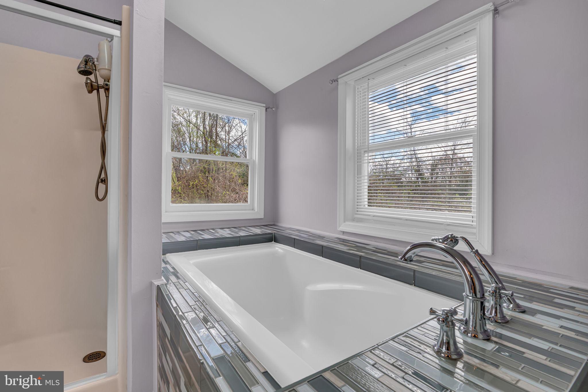 BUCKHALL TOWN - Residential