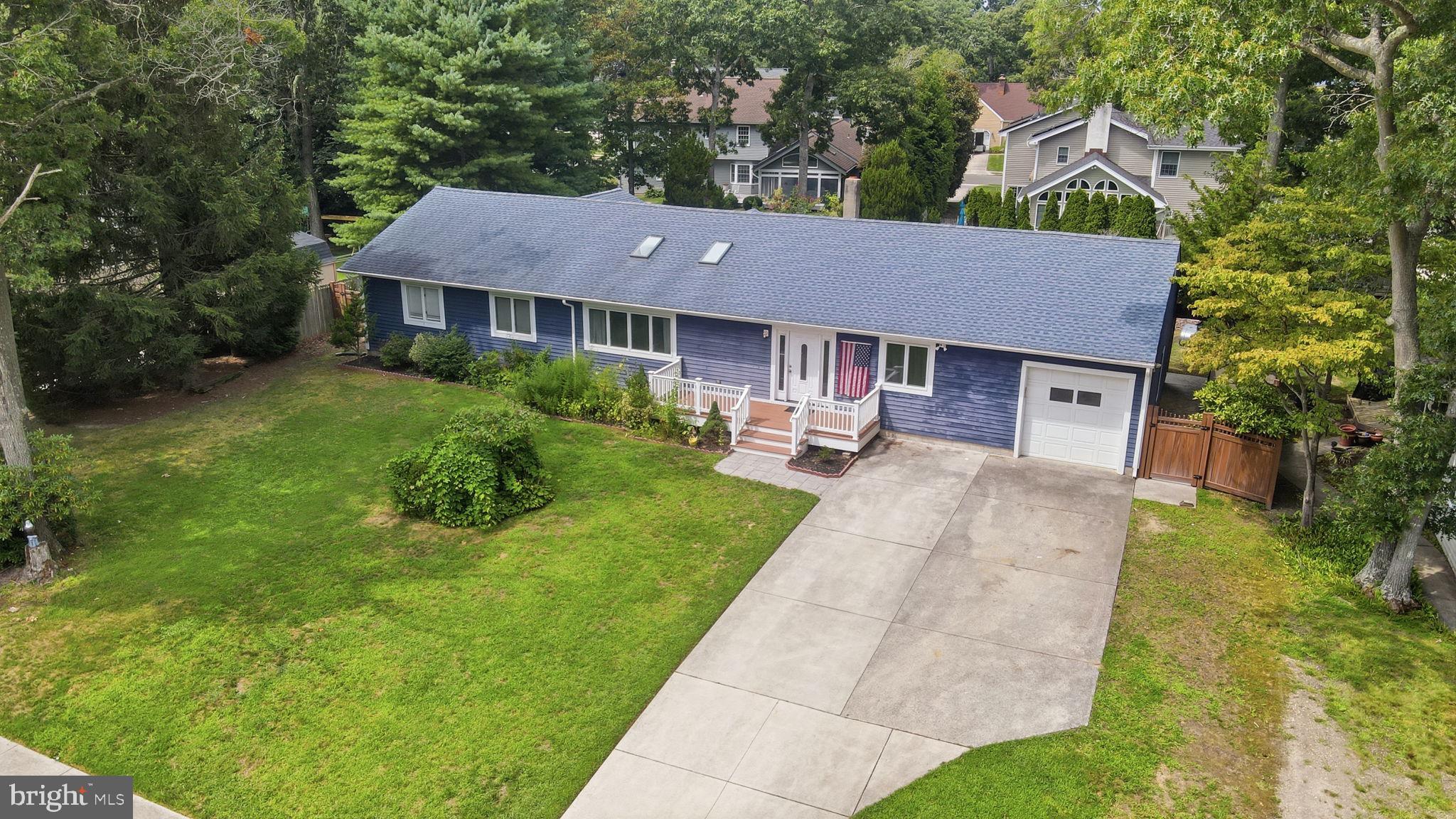 303 KNOLLWOOD DRIVE