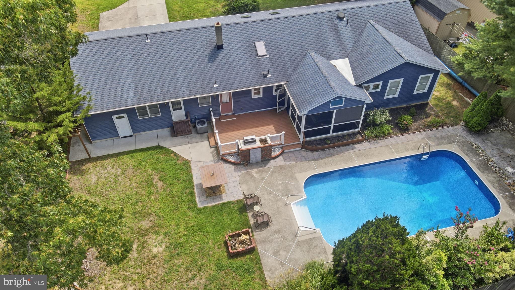 303 KNOLLWOOD DRIVE
