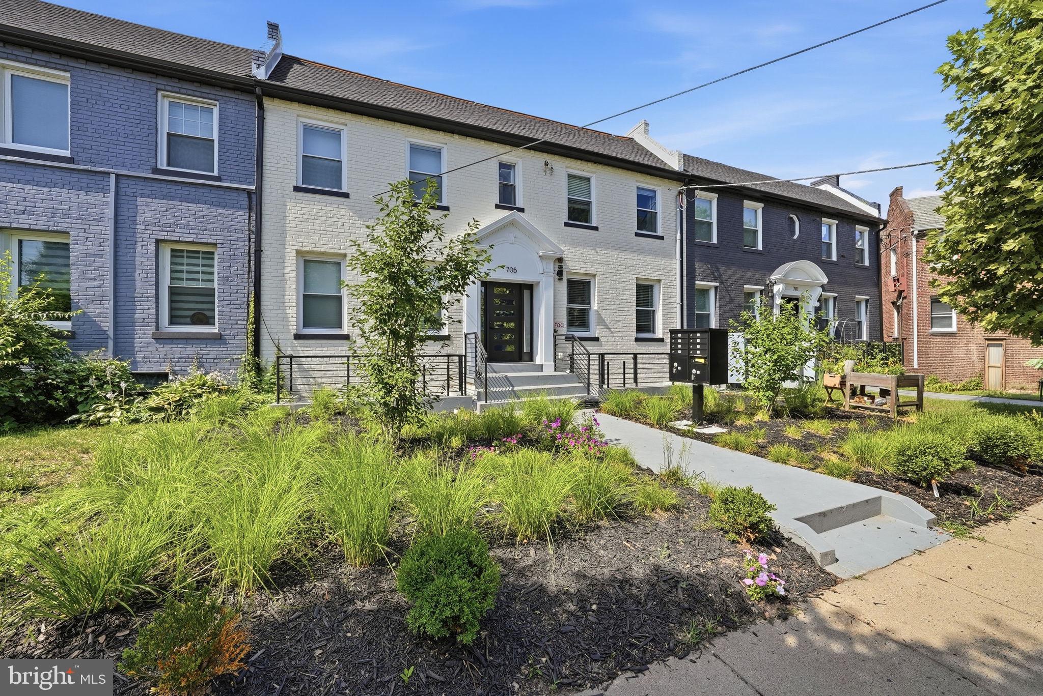 705 QUINCY STREET NE 4