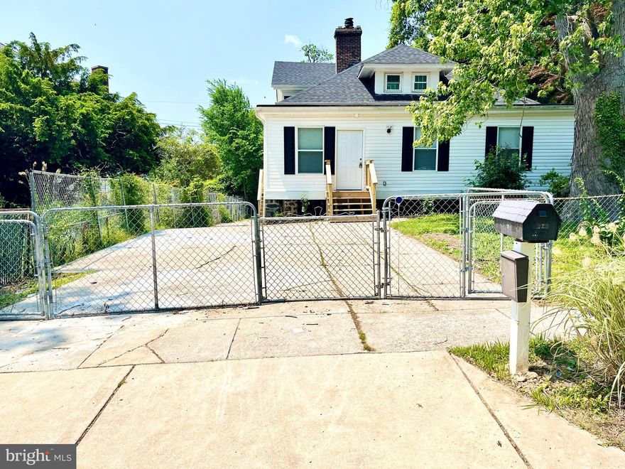 Single family home freshly remodeled with a in  law-suite /Apt. on top level with it's own entry * 2 Br. * full bath* kitchen * living room. The main level has 4 bedrooms *eat in kitchen with an island and black appliances * Living room with fireplace and hardwood floors * Family room with sliding doors to the deck and hardwood floors *New Roof  & siding * Freshly painted *  New carpet & hardwood flooring *Full bath in basement* LARGE driveway with plenty of parking spaces and a fully fenced yard.