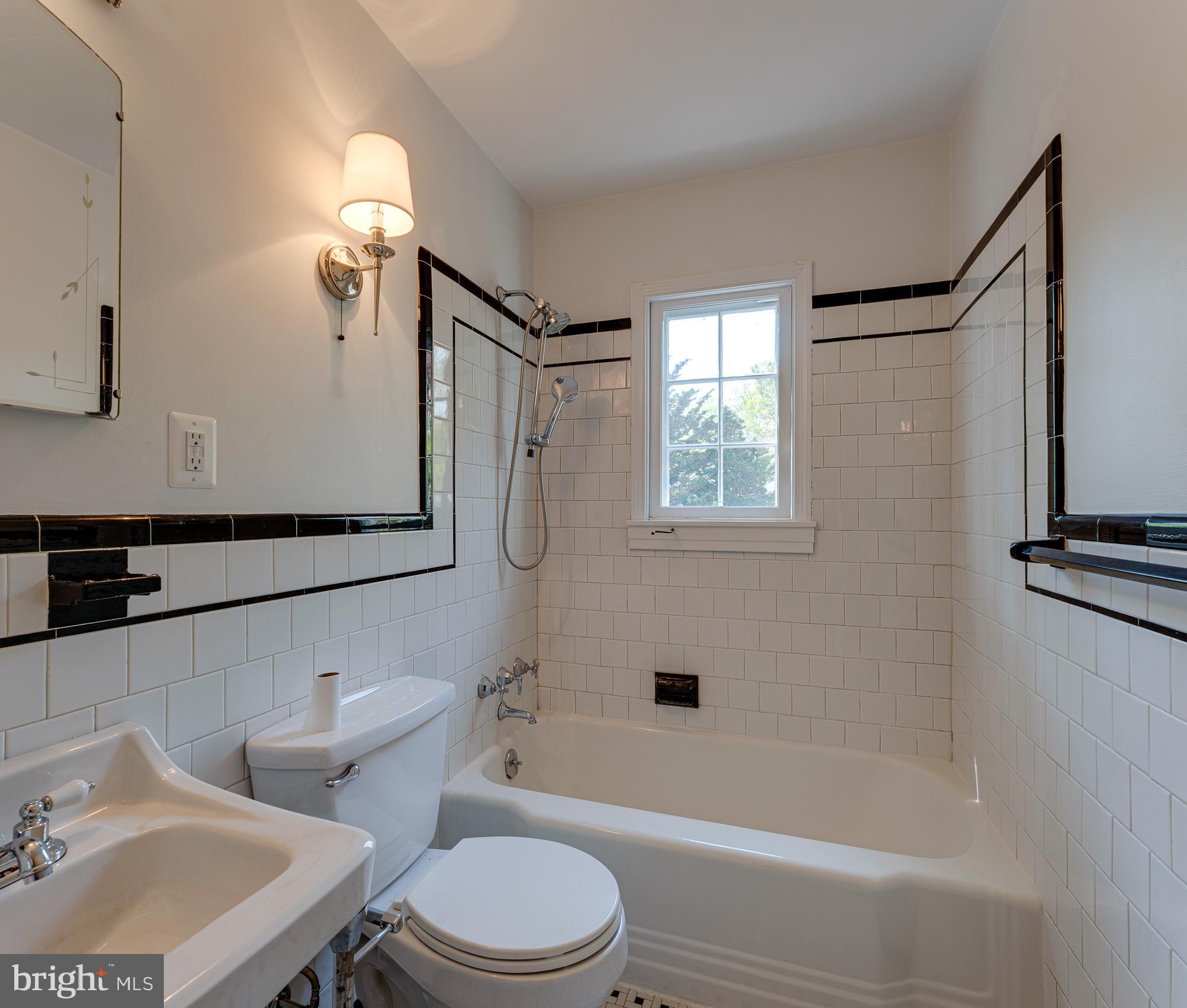 ROUND BAY - Residential Lease