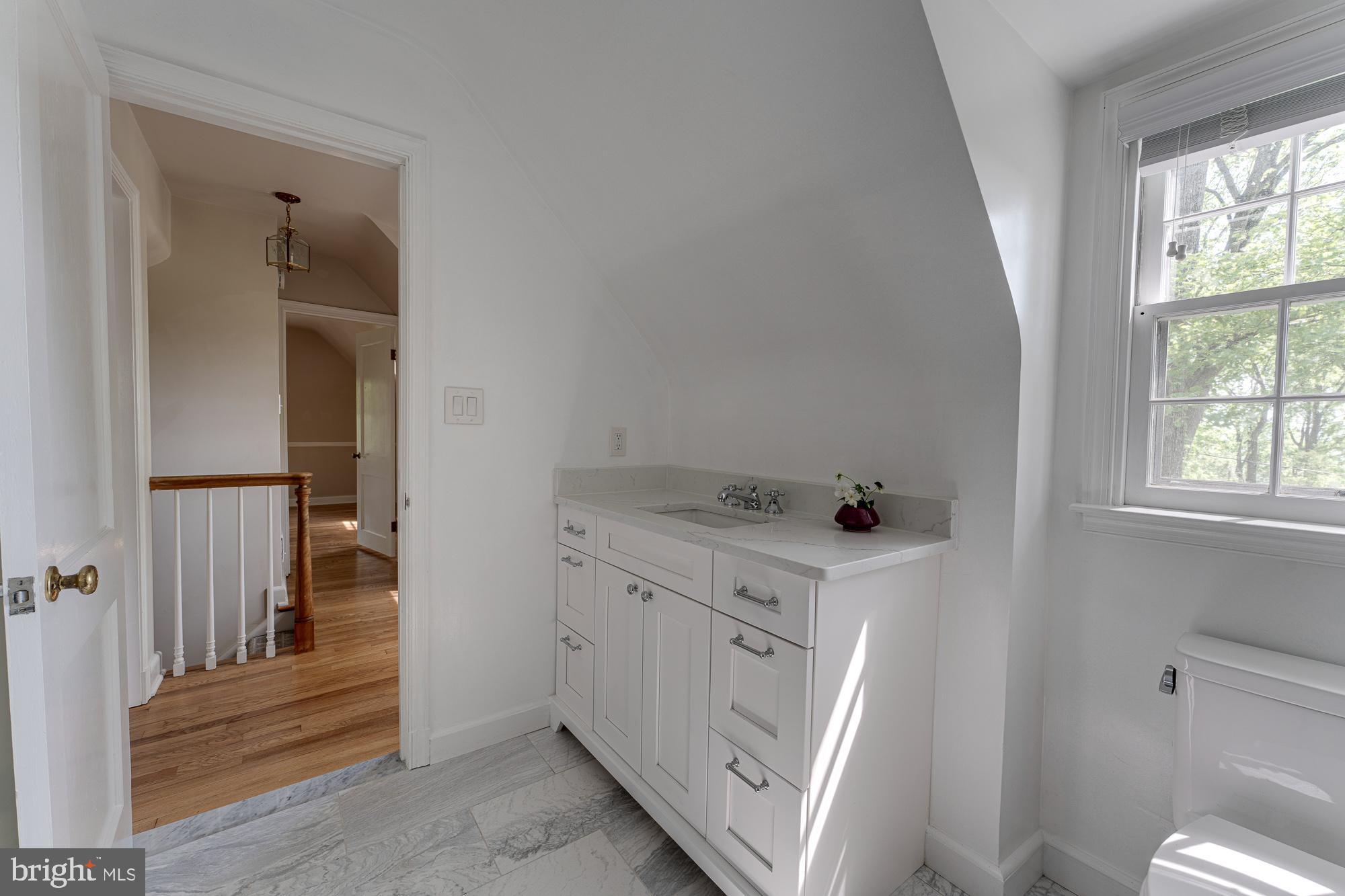 ROUND BAY - Residential Lease