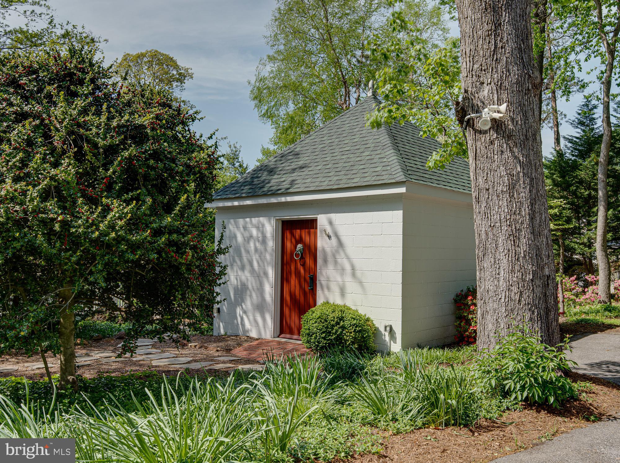 ROUND BAY - Residential Lease