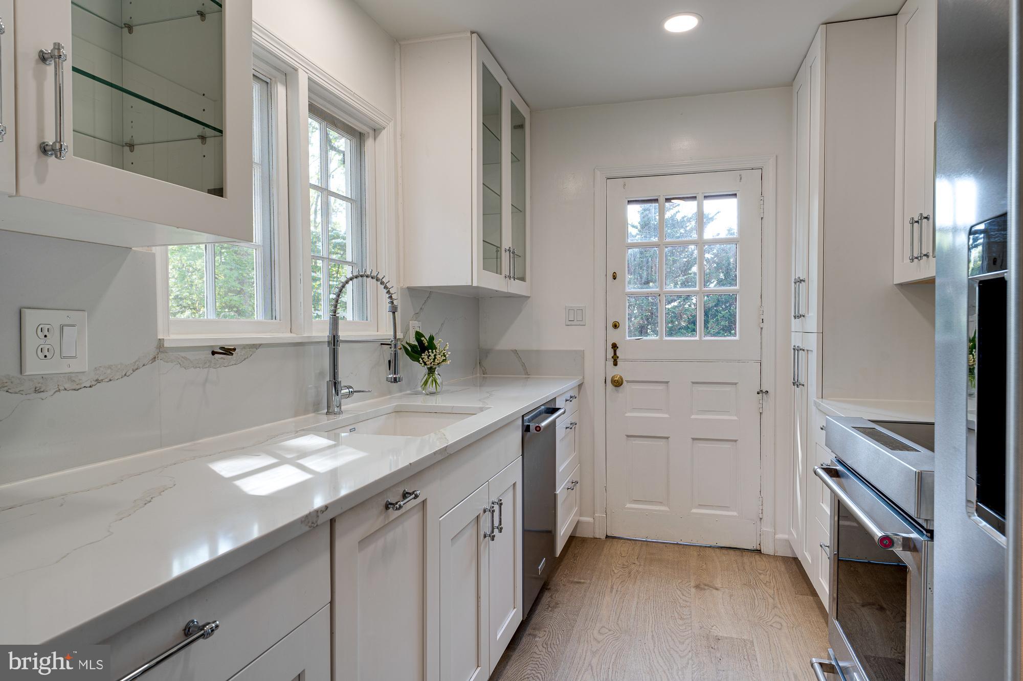 ROUND BAY - Residential Lease