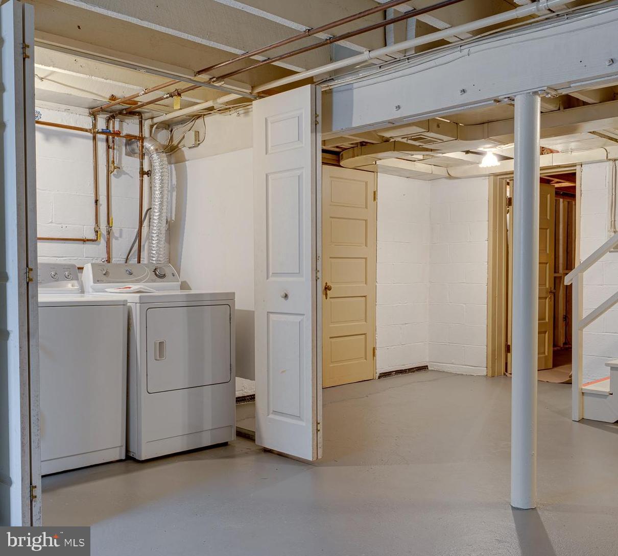 ROUND BAY - Residential Lease