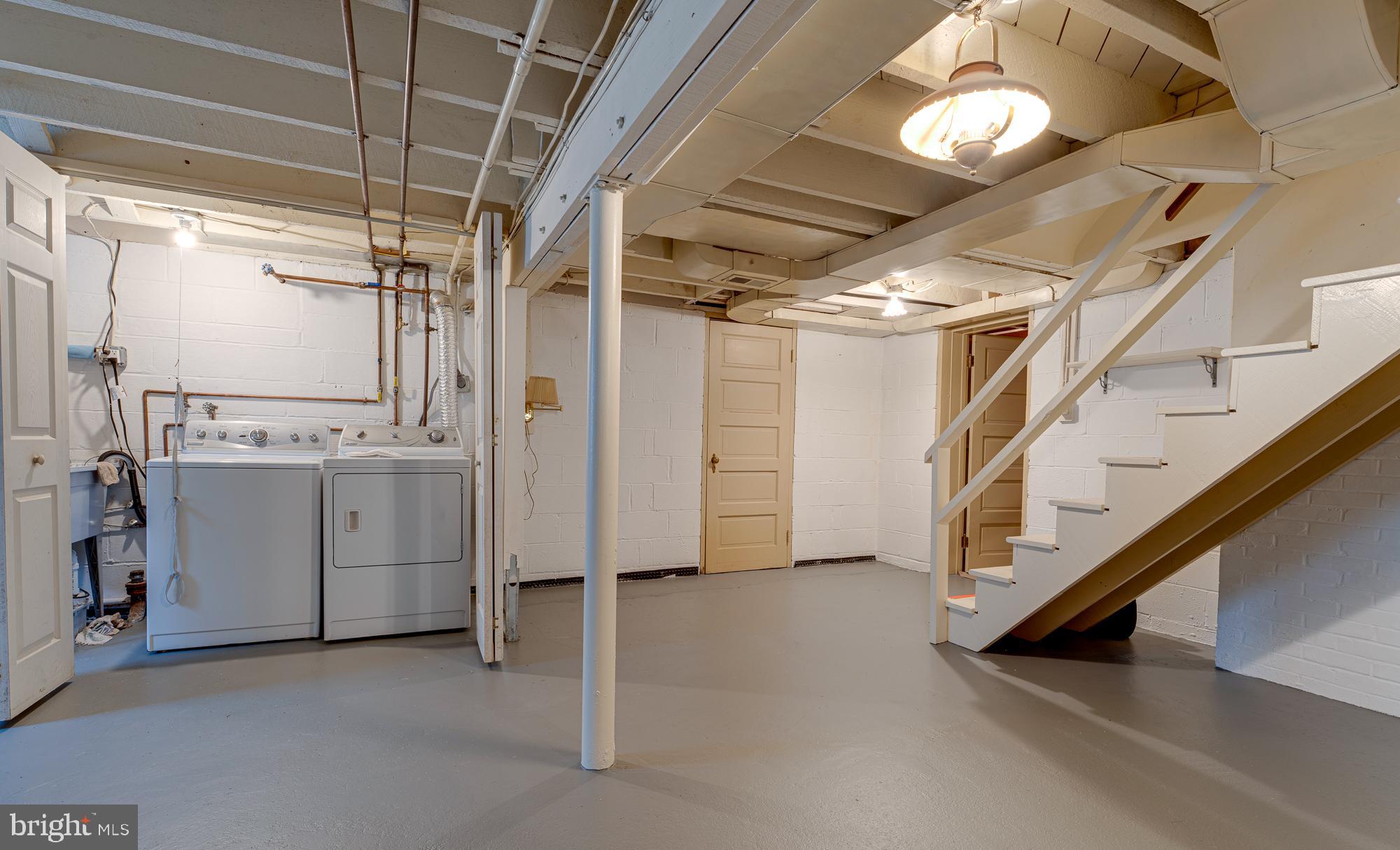 ROUND BAY - Residential Lease