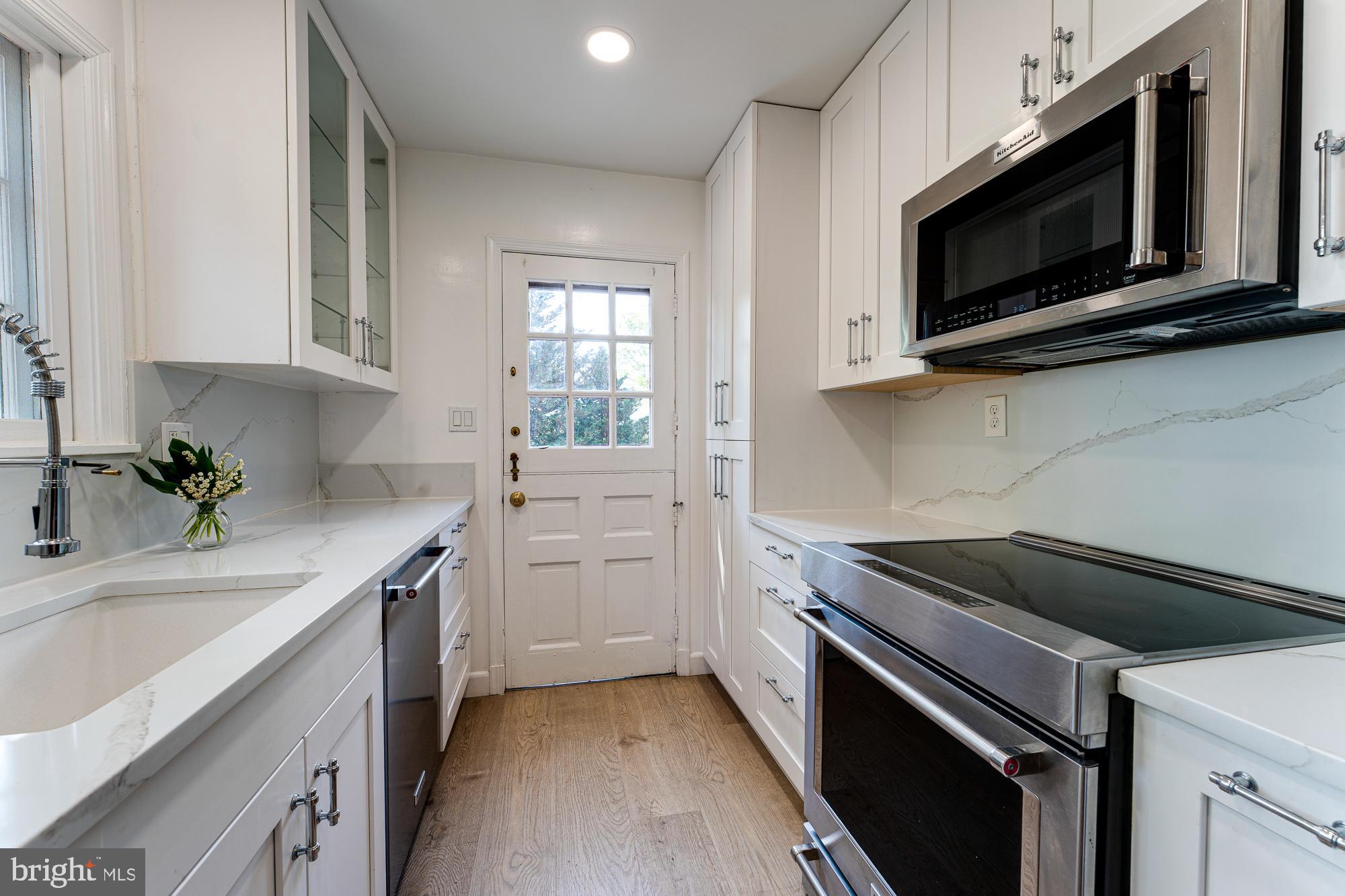 ROUND BAY - Residential Lease