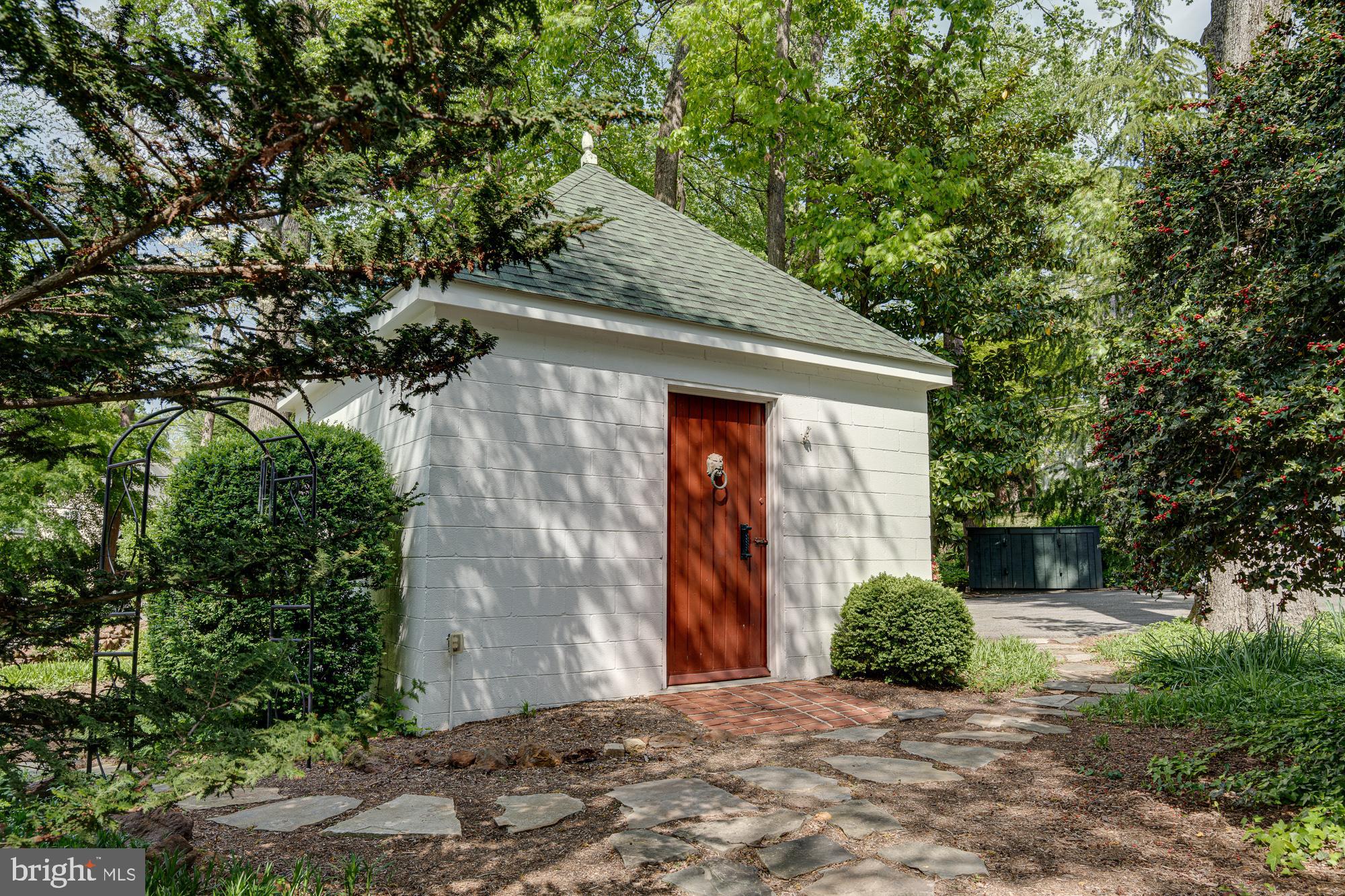 ROUND BAY - Residential Lease