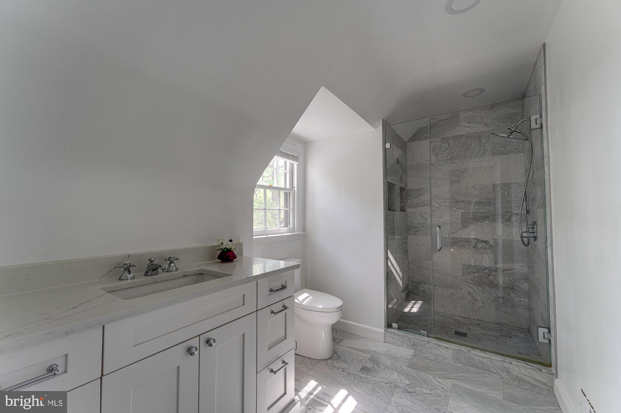 ROUND BAY - Residential Lease