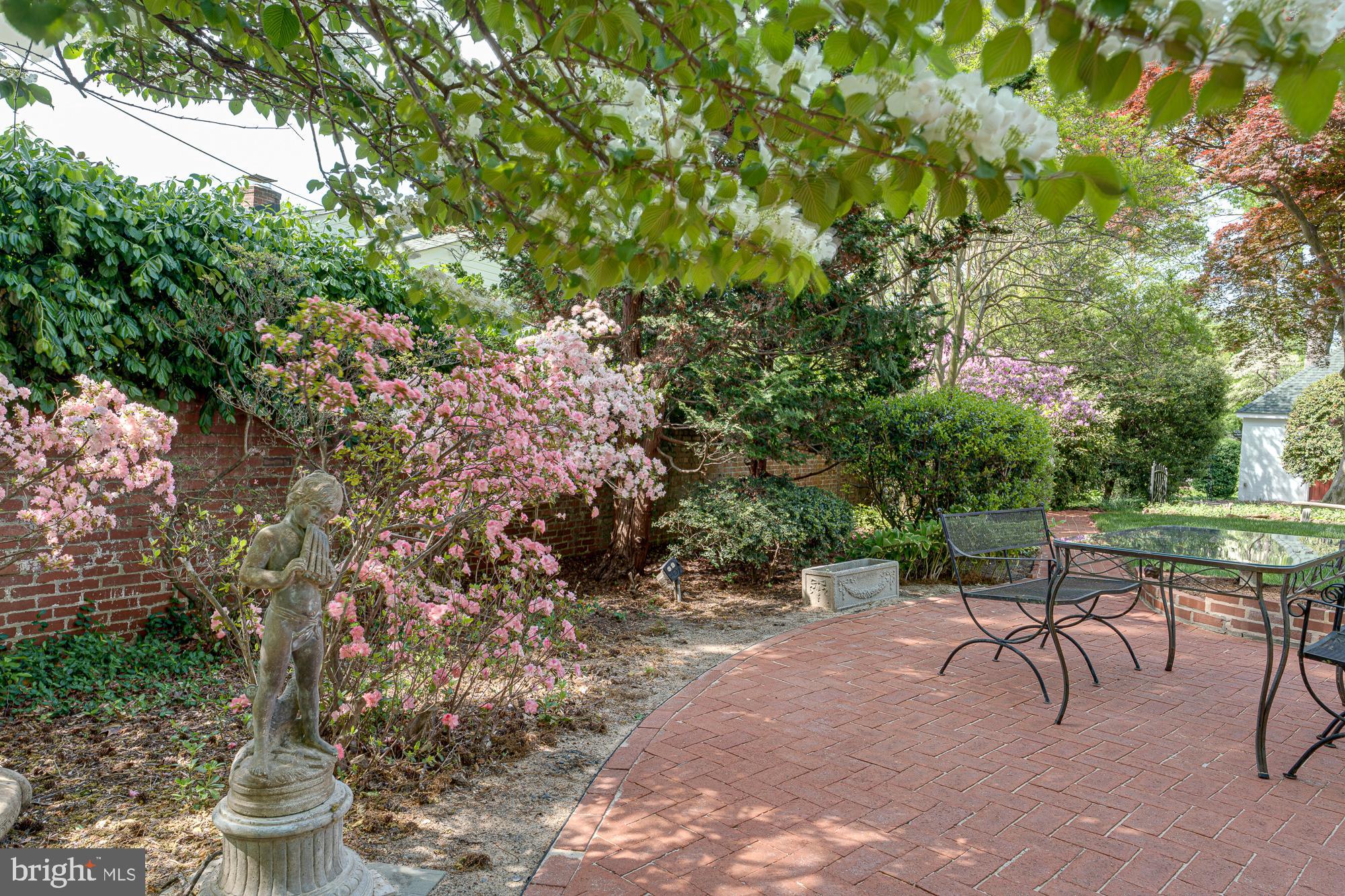 ROUND BAY - Residential Lease