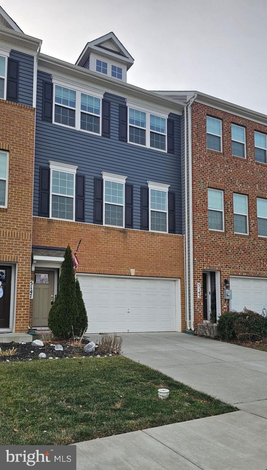 Move in ready 3 level townhouse with 2 car garage and SO many amenities and commuter routes within minutes! Community has so much to offer including parks/playgrounds, walking paths, pool and more.