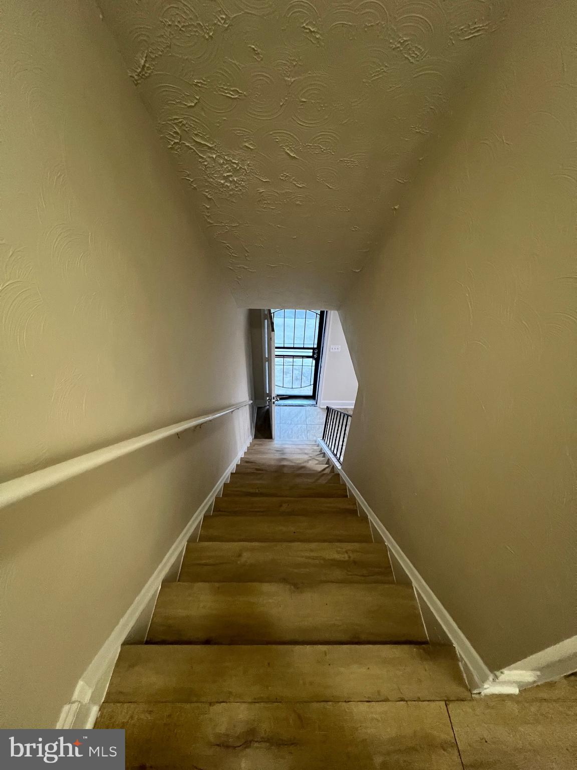 KINGSWOOD CONDOMINIUM - Residential Lease