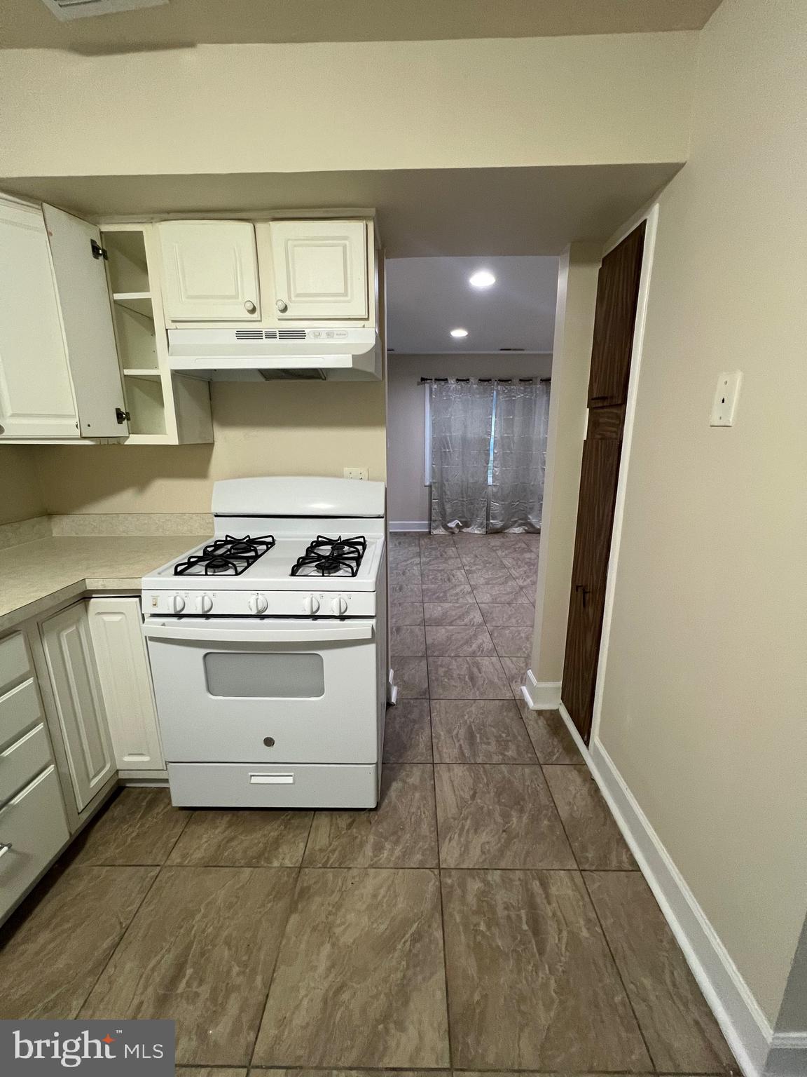 KINGSWOOD CONDOMINIUM - Residential Lease