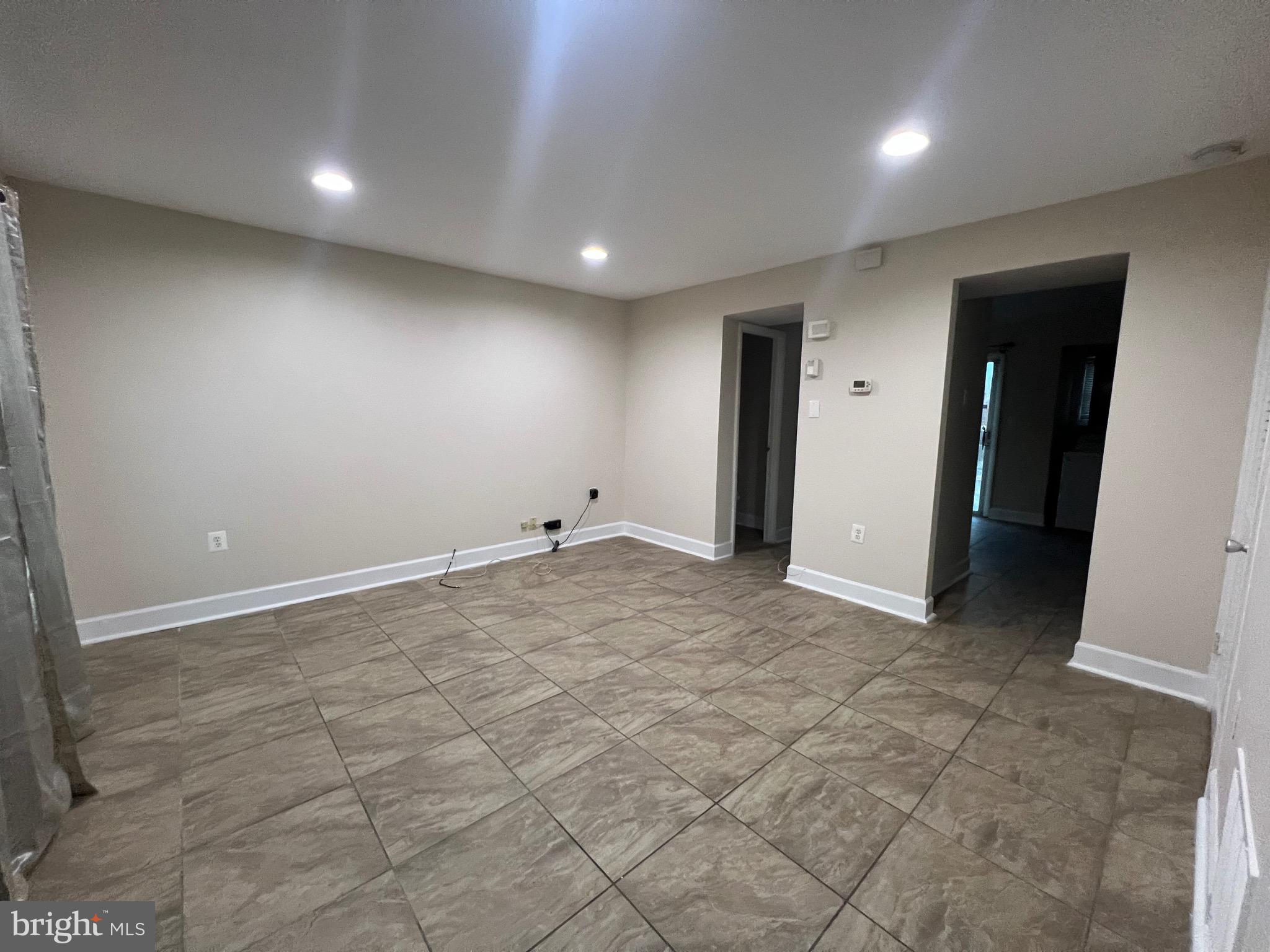 KINGSWOOD CONDOMINIUM - Residential Lease