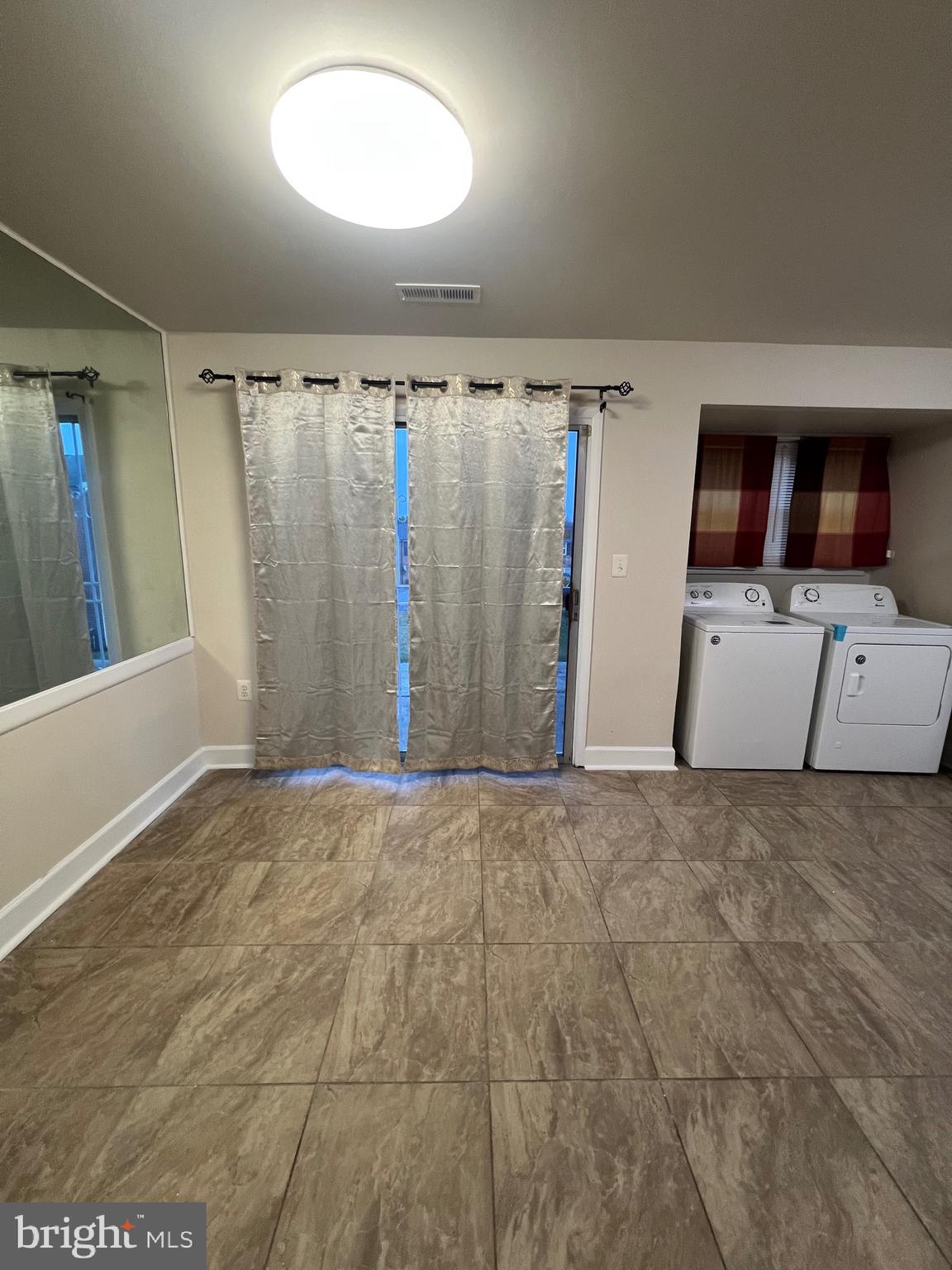 KINGSWOOD CONDOMINIUM - Residential Lease