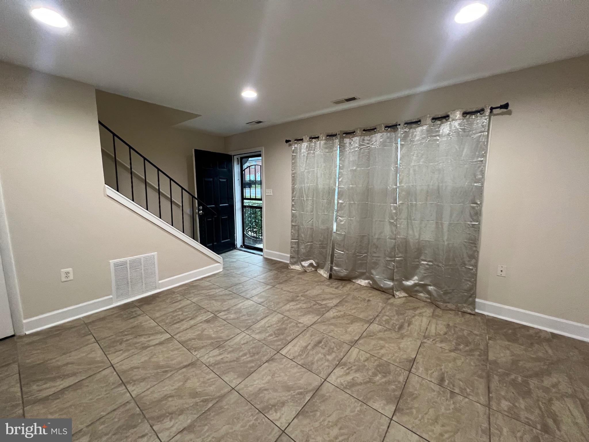 KINGSWOOD CONDOMINIUM - Residential Lease