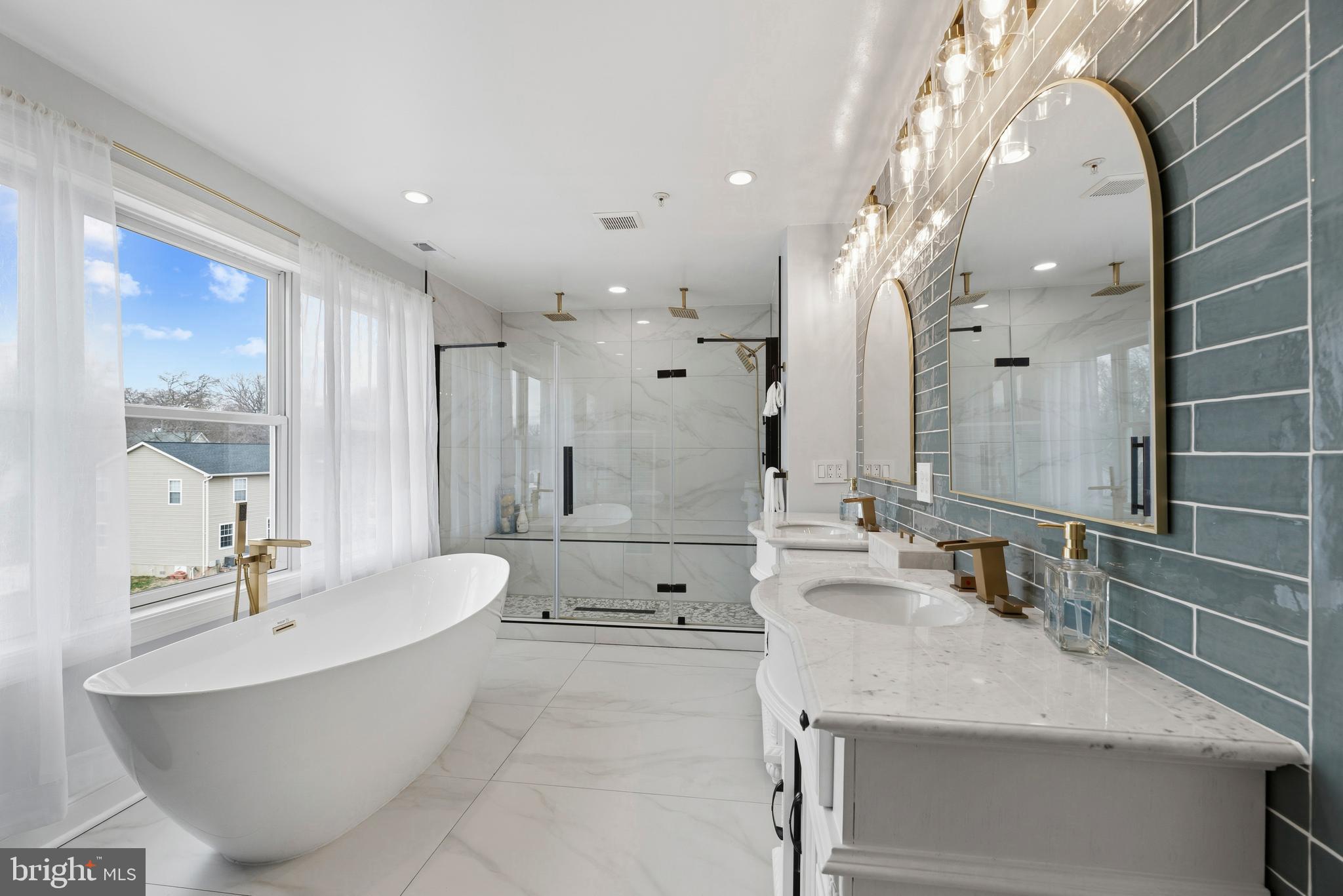 SELBY ON THE BAY - Residential