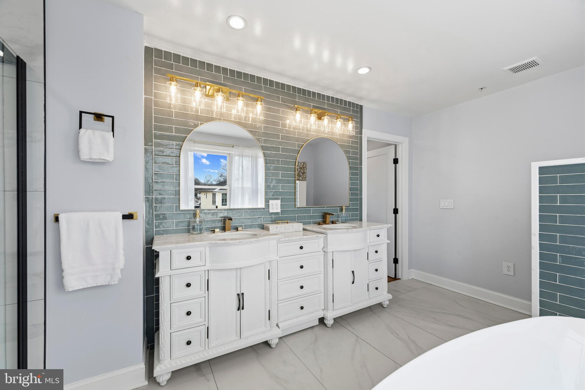 SELBY ON THE BAY - Residential