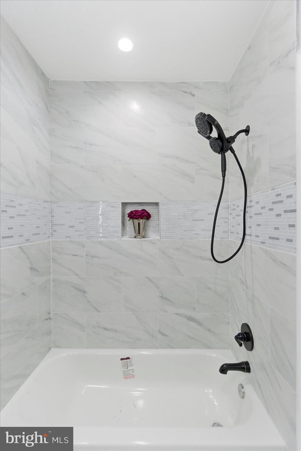 MONDAWMIN - Residential