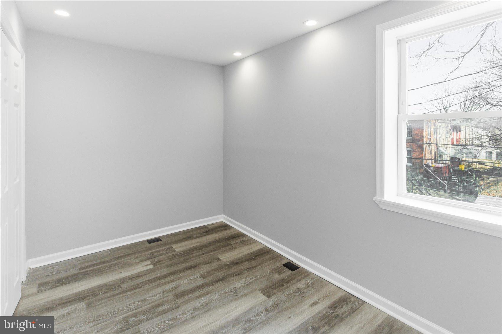 MONDAWMIN - Residential