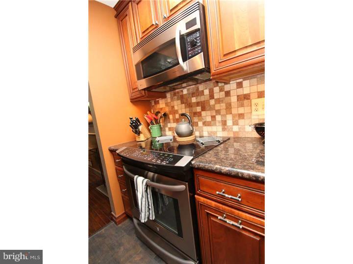 LOGAN SQUARE - Residential