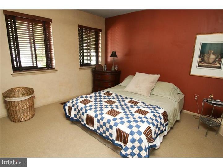 LOGAN SQUARE - Residential