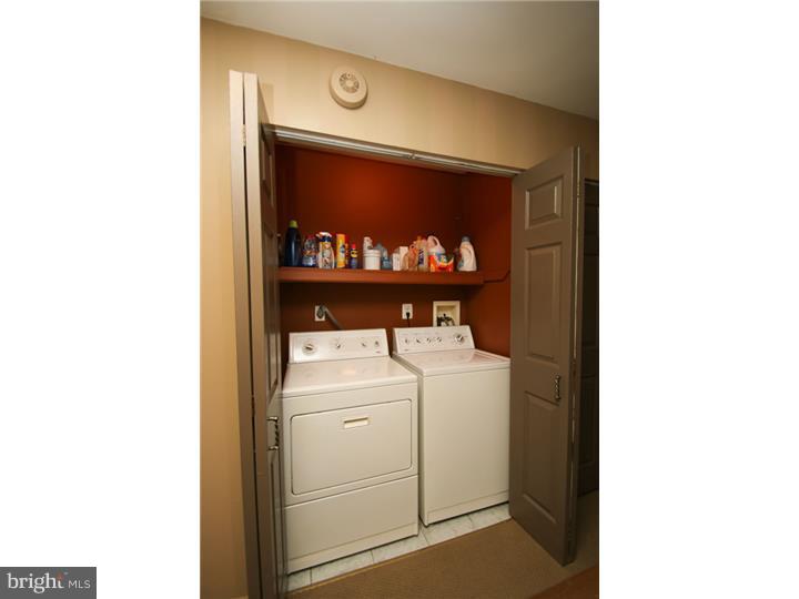 LOGAN SQUARE - Residential