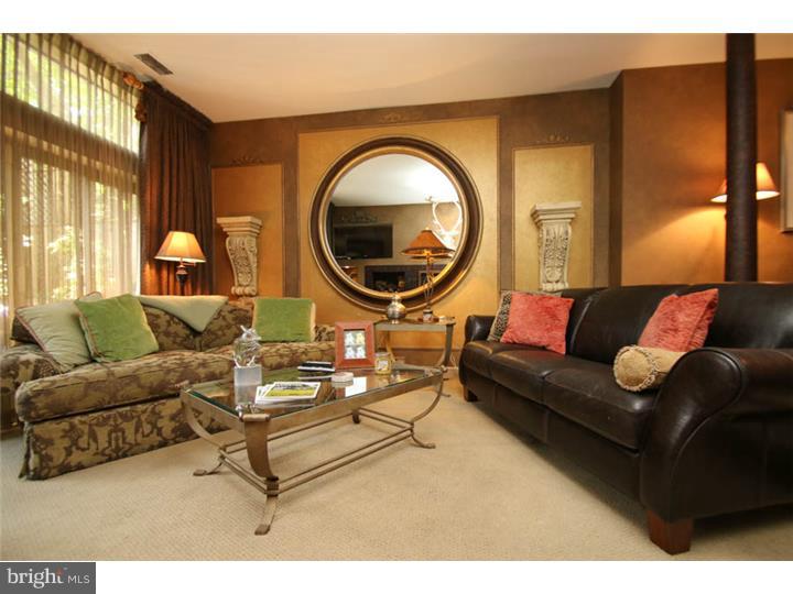 LOGAN SQUARE - Residential