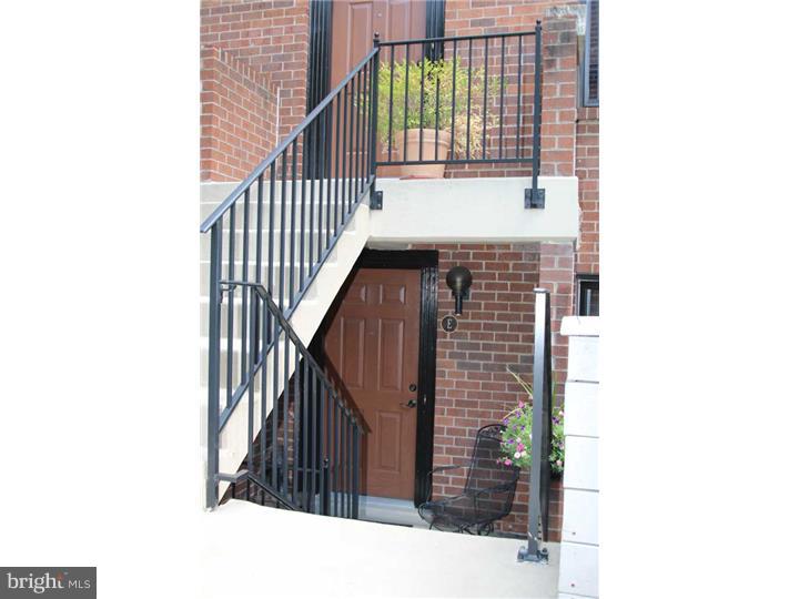 LOGAN SQUARE - Residential