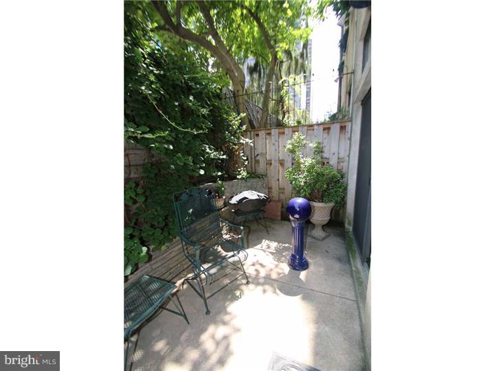 LOGAN SQUARE - Residential