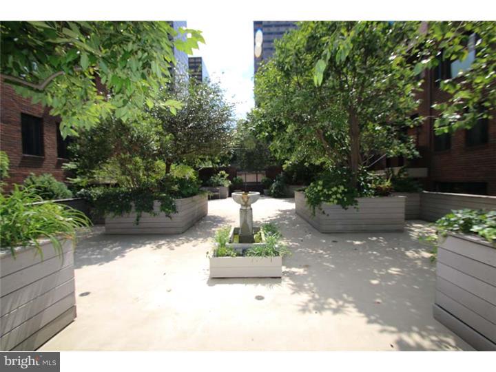 LOGAN SQUARE - Residential