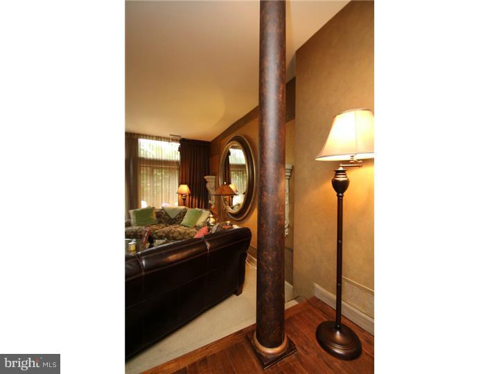 LOGAN SQUARE - Residential