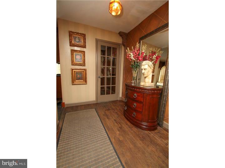 LOGAN SQUARE - Residential