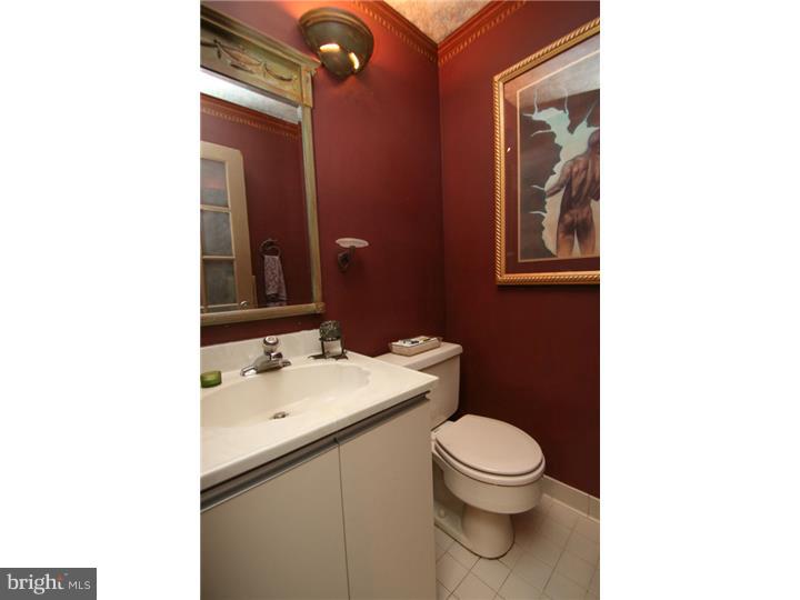 LOGAN SQUARE - Residential