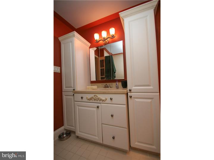 LOGAN SQUARE - Residential